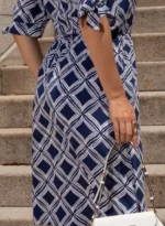 Vestido Chemise Azul Geométrico Sandra em Viscolinho Premium - Querem Vestidos - Imagem 6