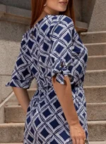 Vestido Chemise Azul Geométrico Sandra em Viscolinho Premium - Querem Vestidos - Imagem 4