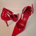 Scarpin Vermelho Recortes na Lateral