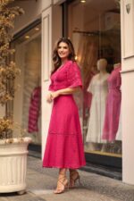 Vestido midi pink em laise com guipir (Doce Maria) - Imagem 3