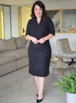 Vestido Tubinho Preto em Jacquard Listrado Renata - Querem Vestidos - Imagem 2