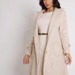 Casaco Feminino Longo Bege com Botões e Bolsos| Dvanelle