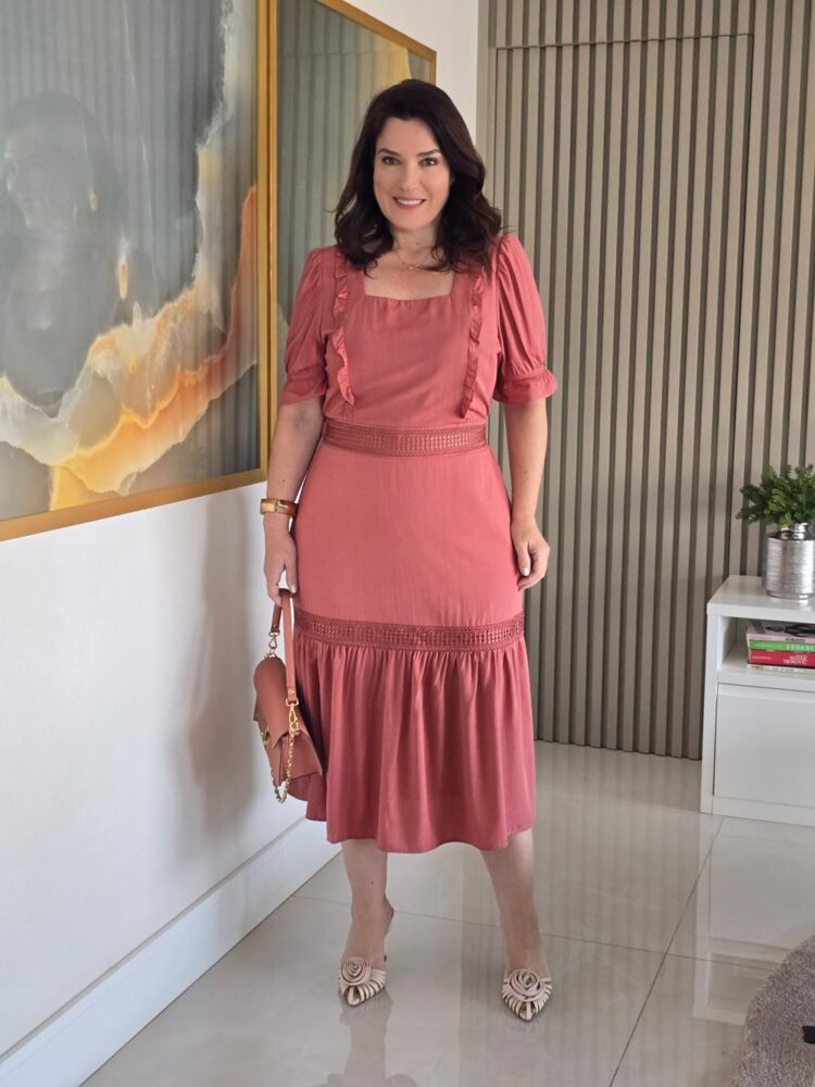 Vestido Midi c/ Detalhe Guipir