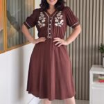 Vestido Evasê com Frente Bordada