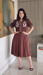 Vestido Evasê com Frente Bordada