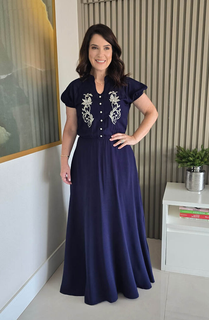 cropped-20251107_125221.jpg Vestido Longo Evasê Bordado - Imagem 1